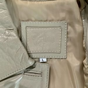 Beige Colombian leather jacket, with front zipper, perfect condition, lined insi